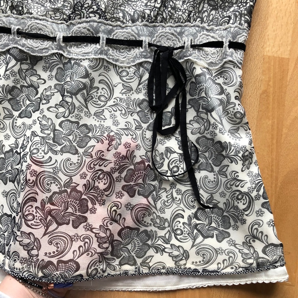 ๐ผ SOLD ๐ผ SUMMER WHBM Floral Lace Ivory Tank Top - Picture 5 of 8